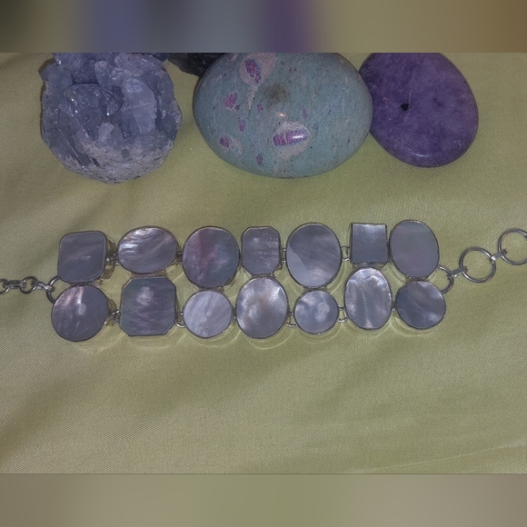 Mother of Pearl Toggle Bracelet - Picture 2 of 2